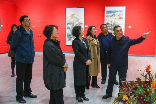 内蒙古文艺创作专题调研组赴乌兰察布市调研
